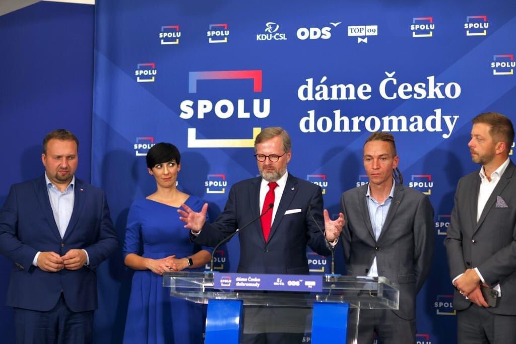 PolitikProLidi's tweet photo. Volby už jsou za námi a já všem moc děkuji, že jste si našli chvíli čas a byli jste vyjádřit svůj názor v tento svátek demokracie. 👏💜
#PolitikProLidi #JdemeVolit #SPOLU #top #komunal2022 #top09 #toptym #jsmetoptym https://t.co/Gu5PjHbHpY