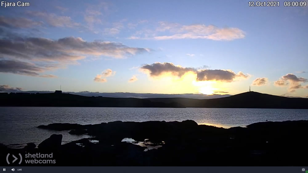 webcamsmap's tweet photo. While much of #Britain is wet &amp; overcast this morning there's a bright sunrise https://t.co/fW6CCWWz61 over #Lerwick in #Shetland https://t.co/wb72DsRZUZ https://t.co/ta1nUxJoxh