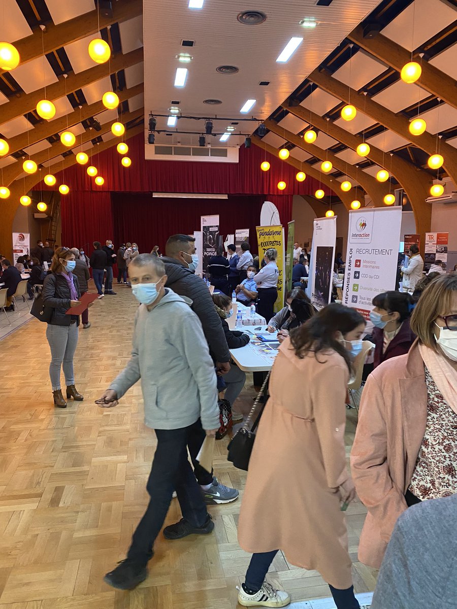 afkir45009's tweet photo. ➡️➡️➡️c’est parti pour le forum de Ferrieres en gatinais , @poleemploi_RCVL continue son tour des territoires.
25 entreprises présentes et de nombreux demandeurs d’emploi venus chercher une opportunité 🎯🎯#TousMobilisés #1jeune1solution #industrie @patrick_boissy @Cath45RENAUD https://t.co/RrdLlkEkaF