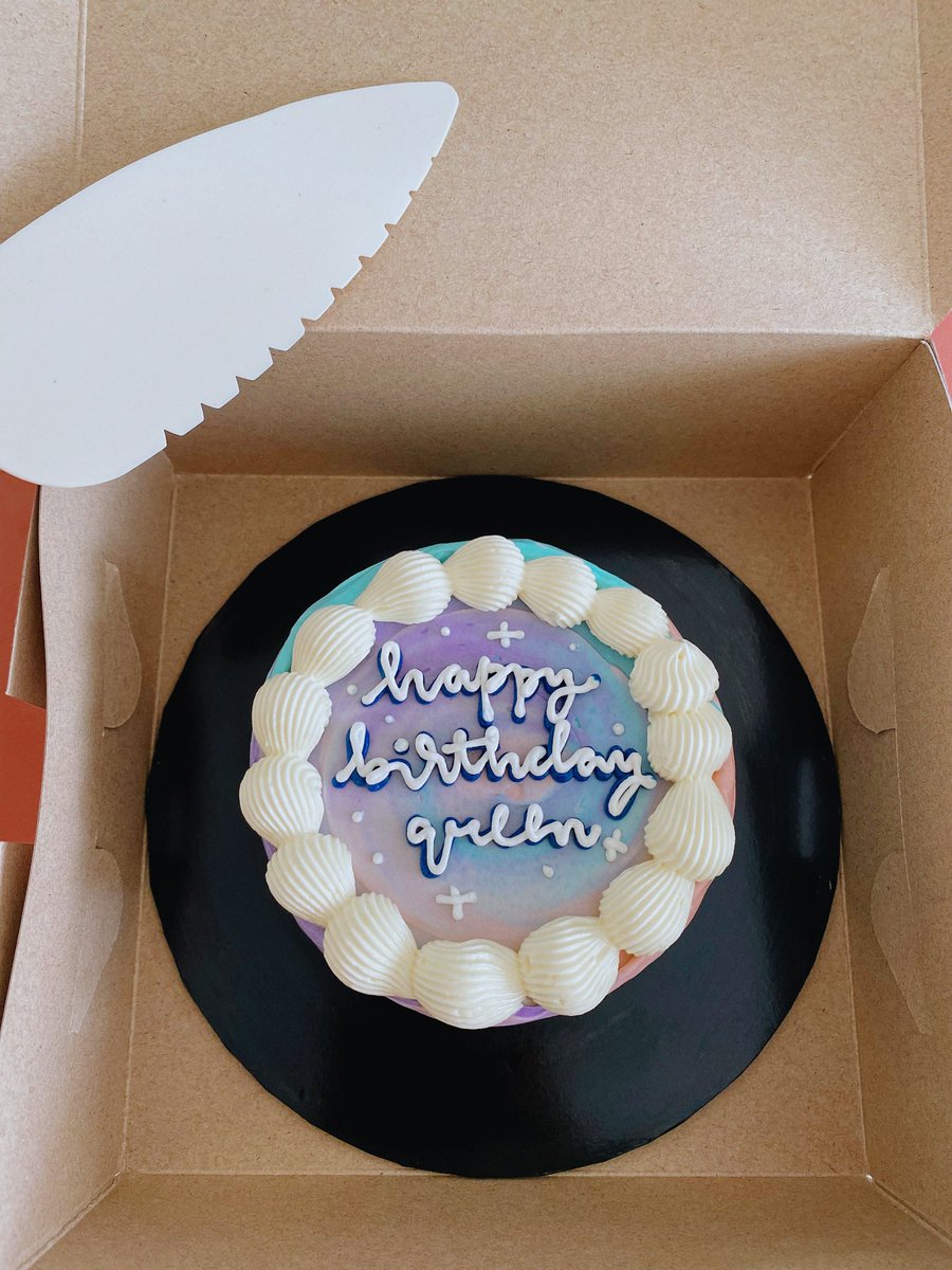 Nurintashaa's tweet photo. Look at my lilac cake <3 https://t.co/LSIsQBLkpo