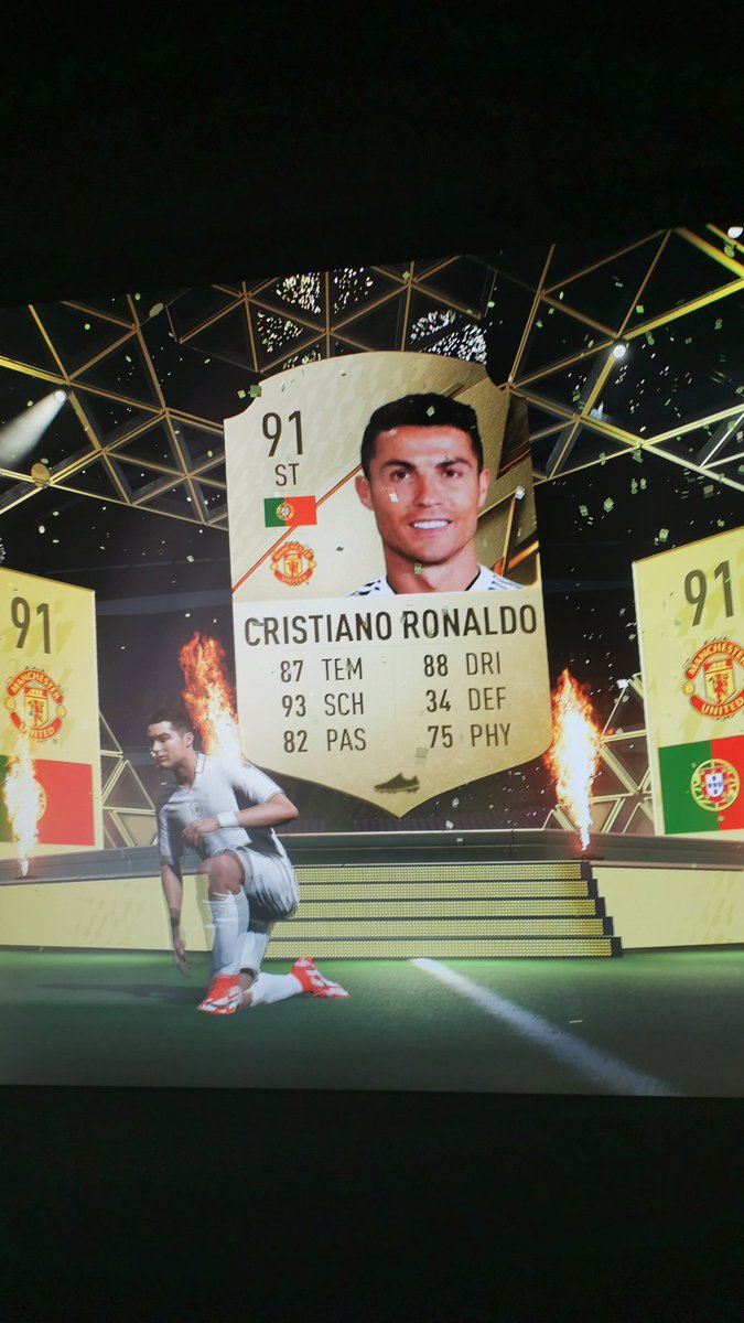 COD_Azaro's tweet photo. @TisiSchubecH Gestern aus WL Quali Ronaldo gezogen. Und davor 2x kante. Ich und Fifa 🤝 https://t.co/Lt4sbNsYb2