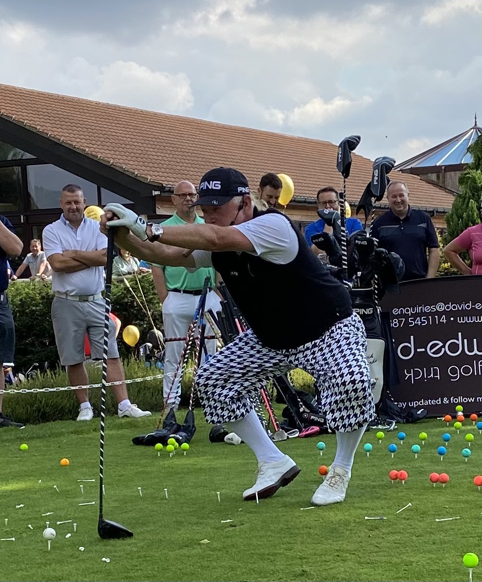 trickgolfshow's tweet photo. As the nights close in bring a little colour to the fairways with @volvikUSA Official Ball Supplier #DavidEdwardsGolfShow @BrandFusionLtd @Iknownigel “Don’t get caught out in the Winter Frosts” #Golf https://t.co/h8AFf4lUYk