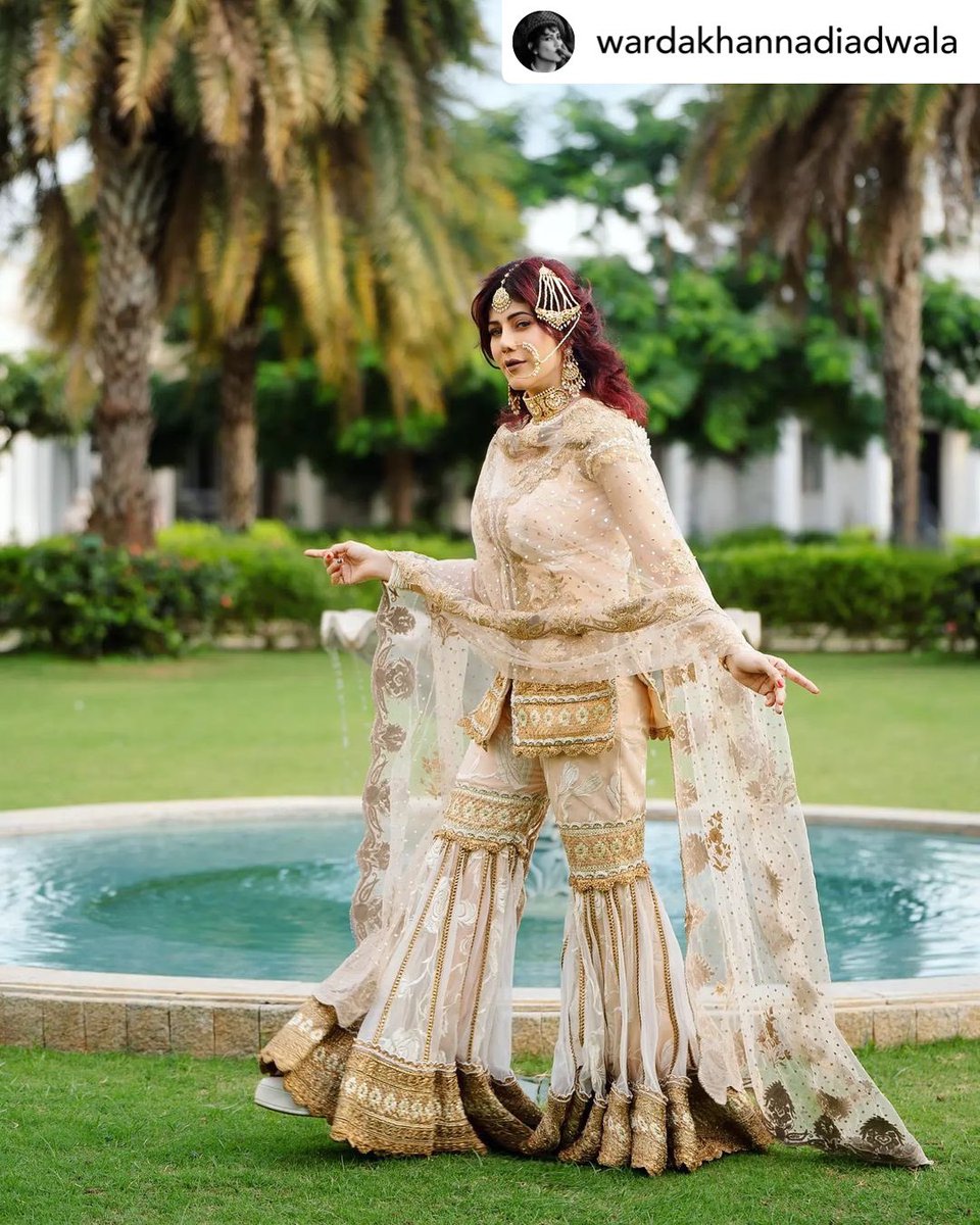 TeamWarda_N's tweet photo. She is the angel we all need in our lives 🧚‍♀️

Posted @withregram • @WardaNadiadwala
Hold my swag, so I can pose🌸✨♥️

@TajFalaknuma 📍 https://t.co/ap4HJ5JOxk