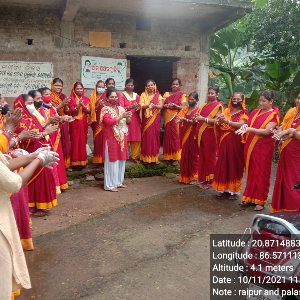 PRAGATIODISHA's tweet photo. WASH in Anganwadi is highly essential as it is a strategic location where infant,girls, mothers are coming for various purpose. Taking that into account, WASH and COVID response team members have distributed #WASHKIT to Anganwadi Centres.
#UNICEF
#handwash https://t.co/IGum8xnZAc