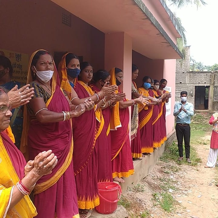 PRAGATIODISHA's tweet photo. WASH in Anganwadi is highly essential as it is a strategic location where infant,girls, mothers are coming for various purpose. Taking that into account, WASH and COVID response team members have distributed #WASHKIT to Anganwadi Centres.
#UNICEF
#handwash https://t.co/IGum8xnZAc