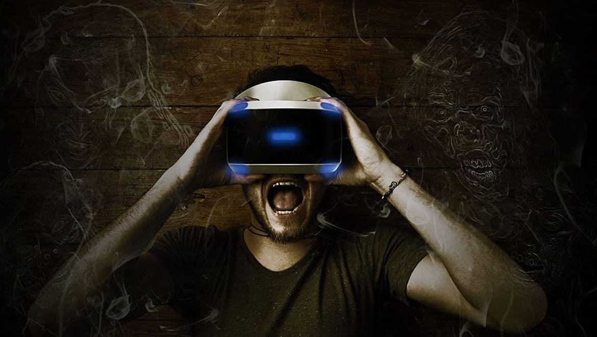 rush_vr_'s tweet photo. Half-term starts here! 

Bring the family down for some SPOOKY #VR fun this week! https://t.co/SffezX3odb