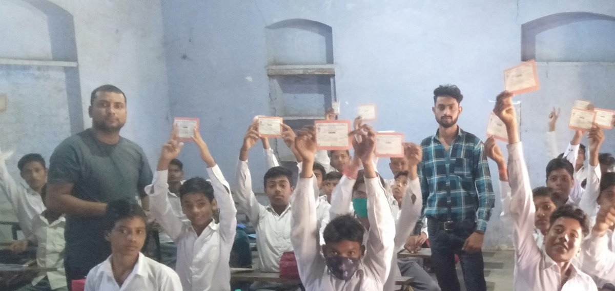 abvphathrasbraj's tweet photo. अखिल भारतीय विद्यार्थी परिषद हाथरस नगर के द्वारा अक्रुर इंटर कालेज में सद्स्यता आभियान चलाया गया जिसमे सभी छात्र एवं  छात्राओं ने बढ़ चडकर हिस्सा लिया इस मौके पर तहसील संयोजक दीपक शर्मा ,जिला सोशल मीडिया संयोजक रोहित अग्रवाल, मौजूद रहे ।

#AbvpBraj 
#ABVPHathras https://t.co/6cRU9BmFZ0