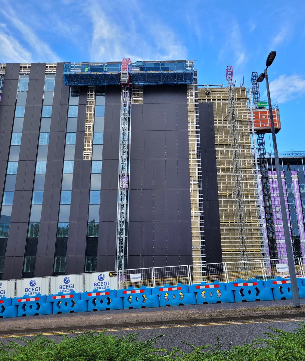 LongworthFacade's tweet photo. An update from our project at Airport City in Manchester. On this project we are installing Nvelope brackets and rails, Corofil cavity fire barriers, Rockwool Rainscreen Duo-slab insulation and Equitone Natura
#longworth #BCEGI #vivalda #rockwool #corofil #nvelope #SFSintec https://t.co/Qd4xHk4zcP