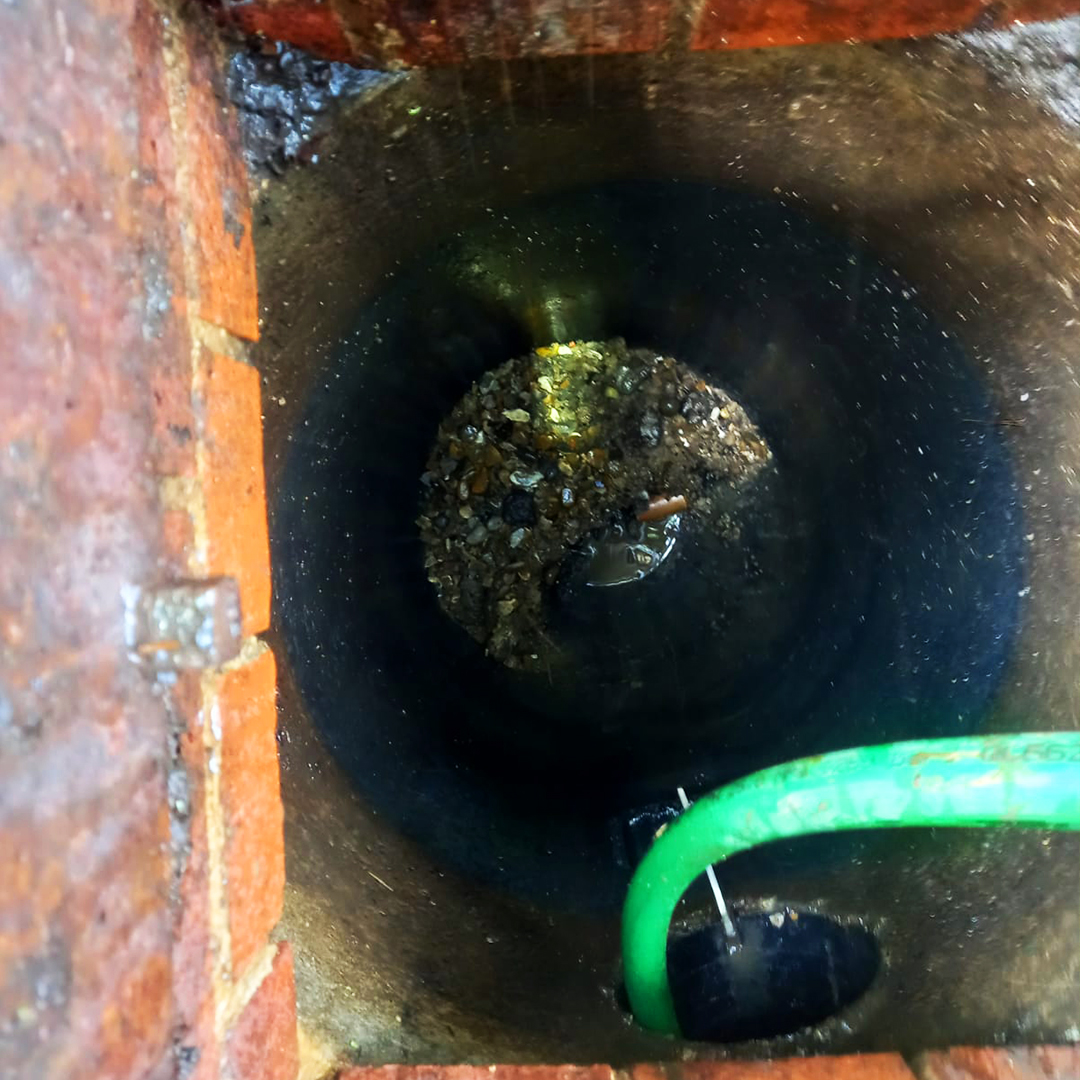hydrocleansing's tweet photo. #HYDRA, #CombinationUnit and #CCTV unit at Chingford Mount Cemetery to clear blocked line and #gullies. Once line was clear, a conditional survey was conducted as a result of recent #flooding. #UNBLOCKTOBER β
https://t.co/NSVsckjOED