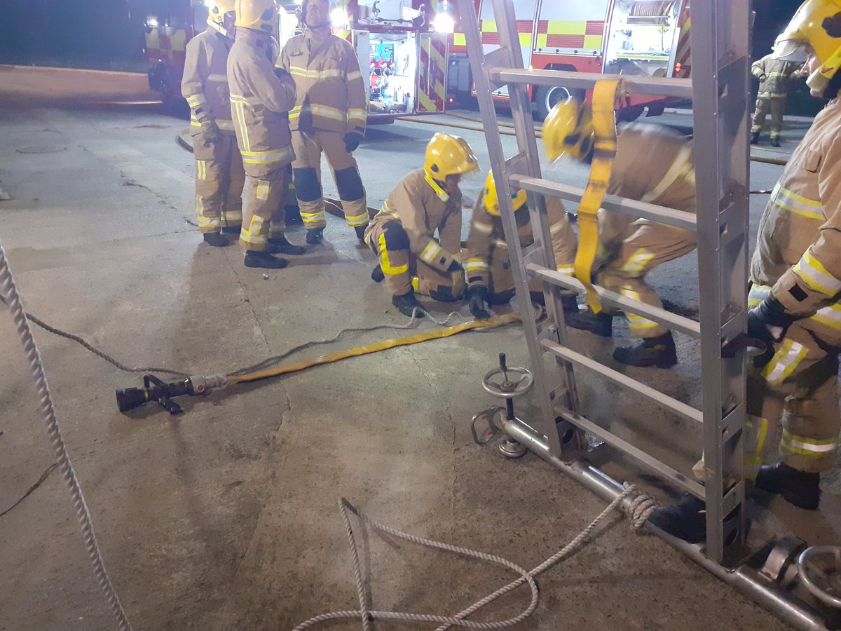 AndyBur57756946's tweet photo. A great evening drillong with the On Call crew at Kilkeel Fire Station. A comprehensive display of operational skills. #preparedtorespond https://t.co/pfCzdYepSZ
