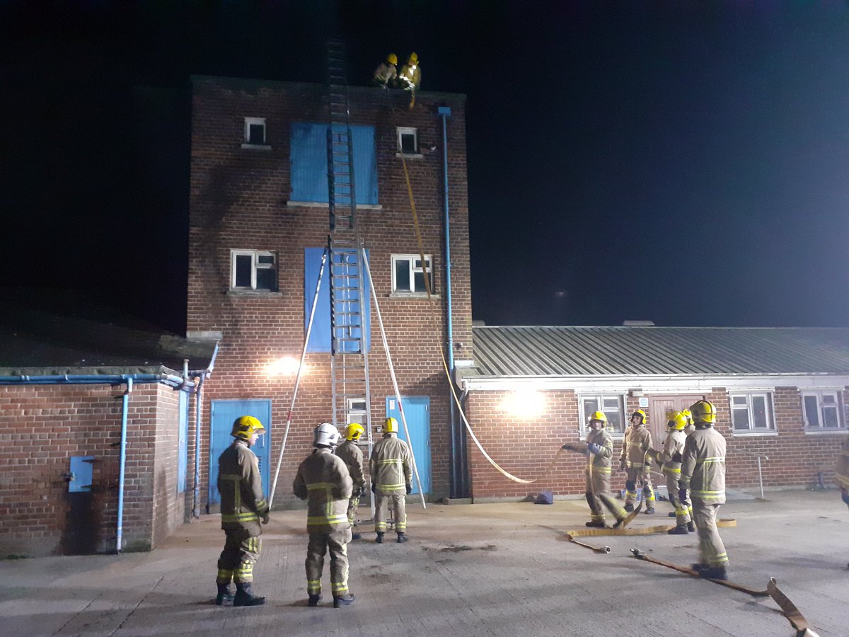 AndyBur57756946's tweet photo. A great evening drillong with the On Call crew at Kilkeel Fire Station. A comprehensive display of operational skills. #preparedtorespond https://t.co/pfCzdYepSZ