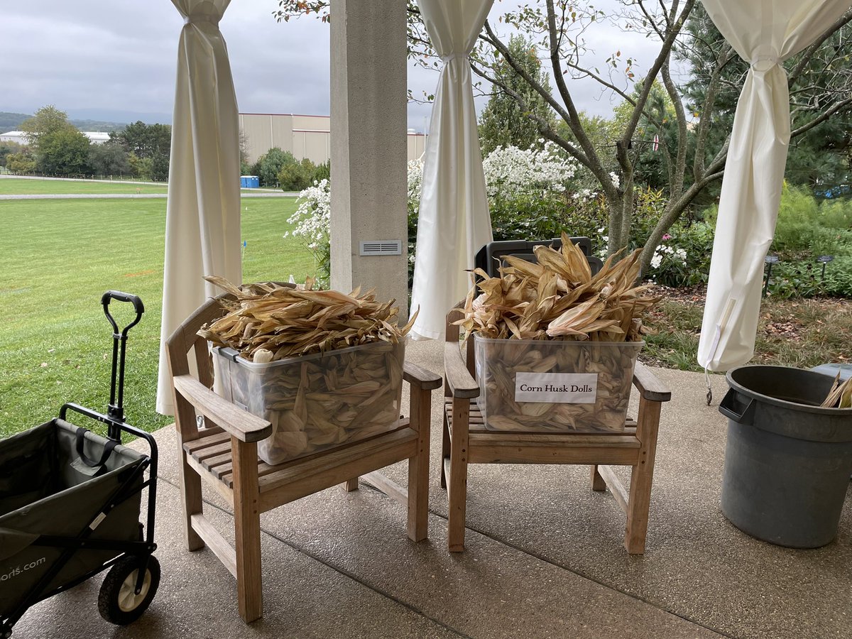 kelly_bench's tweet photo. The @PSUArboretumWx Day of Caring event ended with bins of husked corn, dozens of carved pumpkins, and a large volunteer turnout. Shari Edelson, Arboretum worker, said that volunteer work is critical and appreciates the help
#DayofCaring2021 #Comm260
#PSU #PumpkinFestival #OLLI https://t.co/1cjlcIff6c