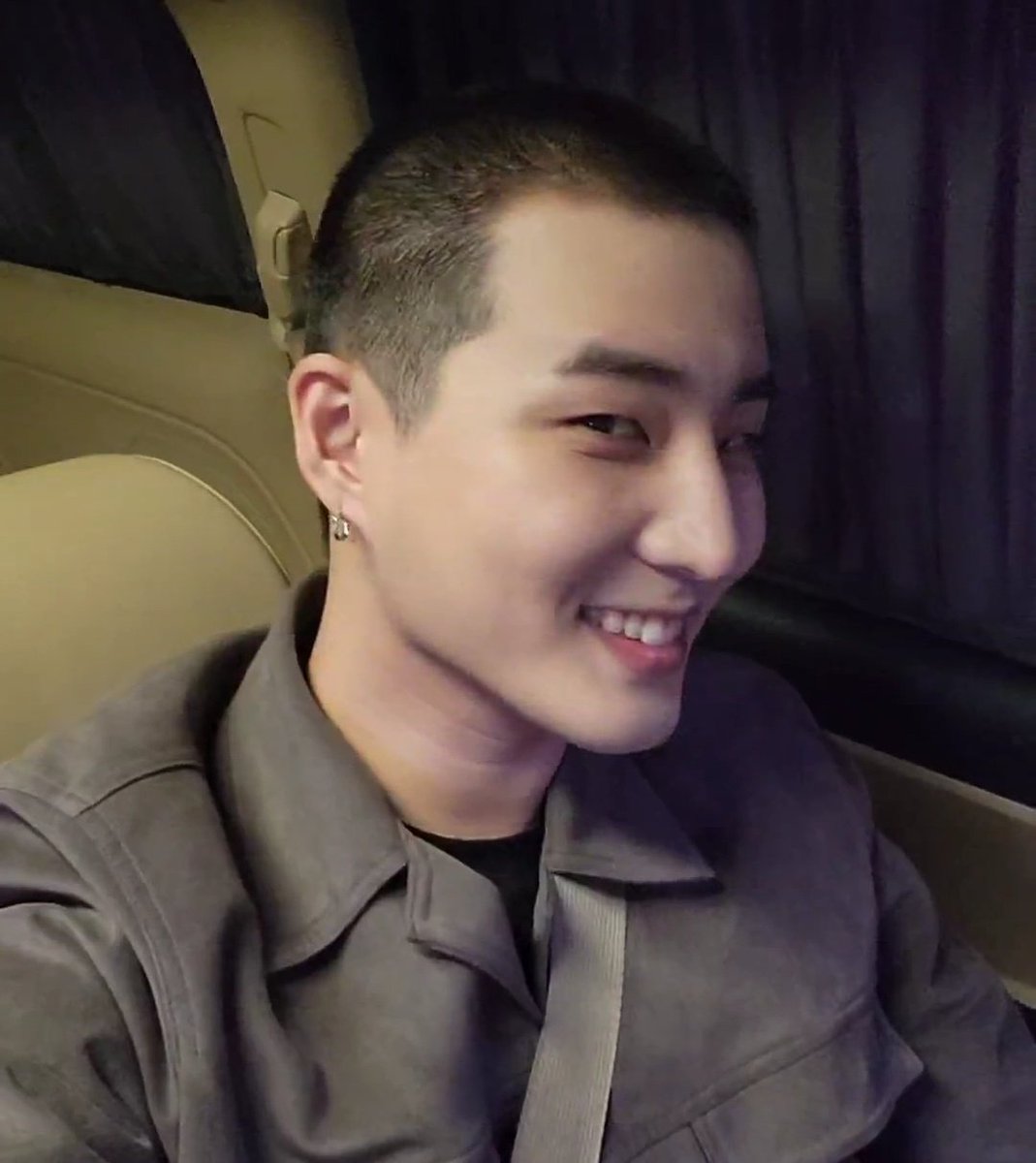 youngkthebae_'s tweet photo. CUTEST BALD HEAD EVER 😭😭😭😭😭😭😭😭 YOUNG K BALD ERA IS STILL CUTE AND HANDSOME https://t.co/R40bwaxubD