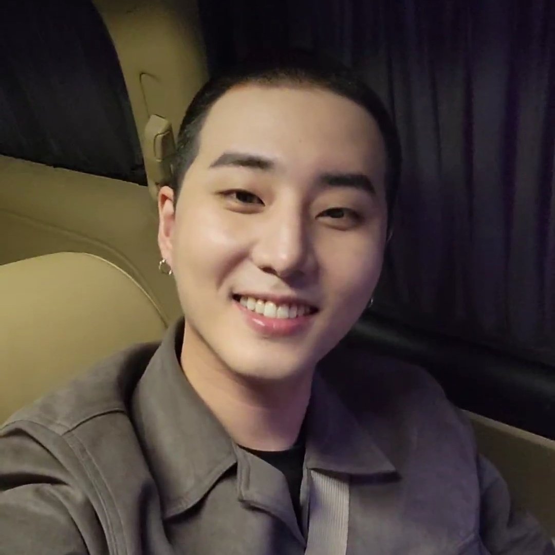 youngkthebae_'s tweet photo. CUTEST BALD HEAD EVER 😭😭😭😭😭😭😭😭 YOUNG K BALD ERA IS STILL CUTE AND HANDSOME https://t.co/R40bwaxubD