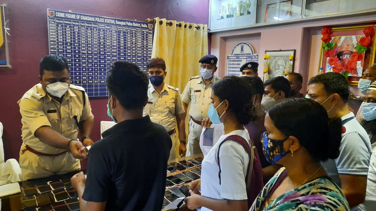 Police_Chakdaha's tweet photo. The Police team of Chakdah P.S, RPD recovered 75 lost mobile set and on 10.10.21 those mobile set handed over to their actual owner. Some pictures of that moment. https://t.co/OXRzDlzgK5
