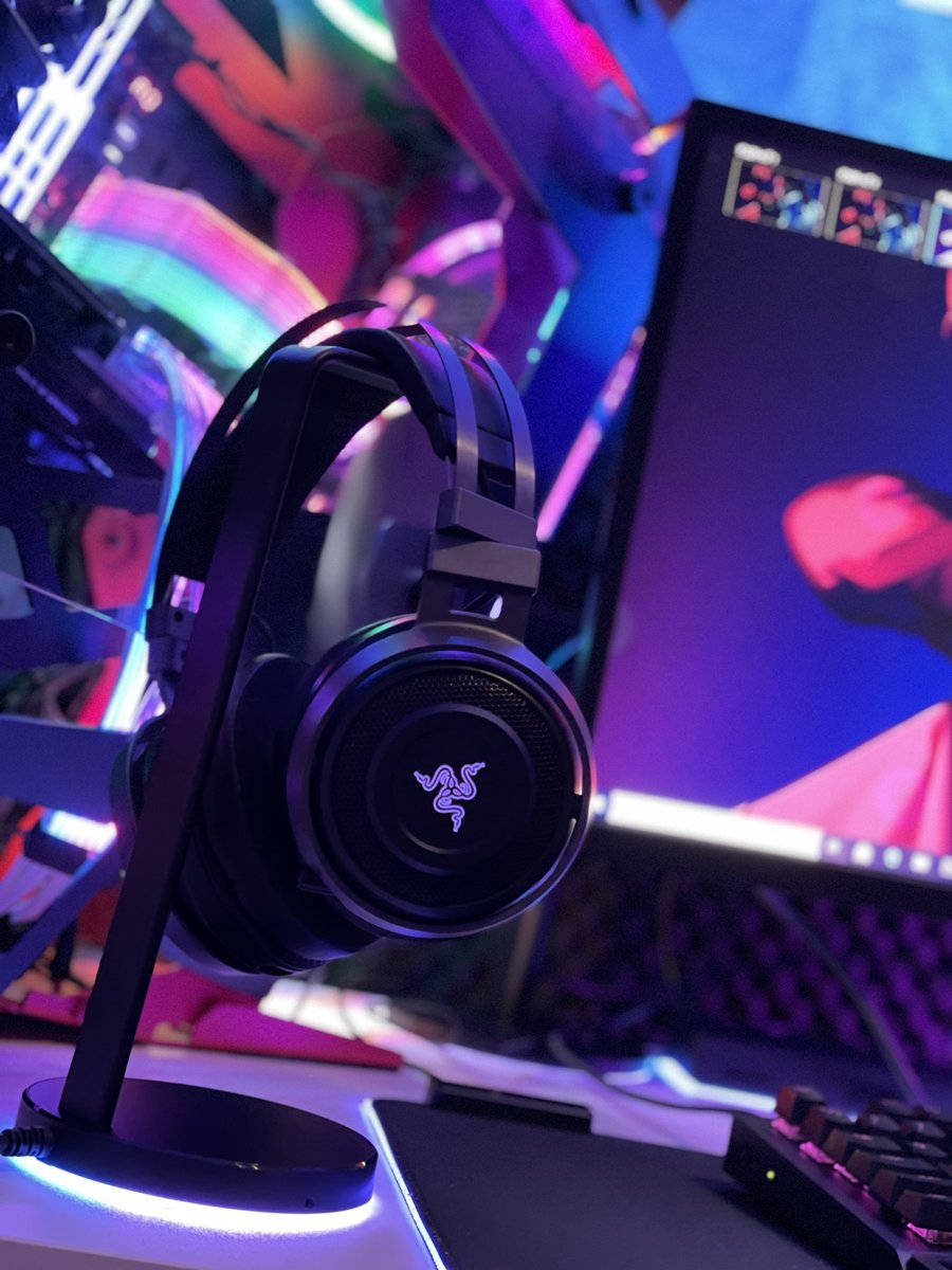 SenaStarll's tweet photo. 昨日の購入したデバイスを配置した！

#razerjp
#razer  
#お前らのPCデスク周り晒していけ
#お前らのPCデスク周り晒してけ https://t.co/75bxp8P0TZ