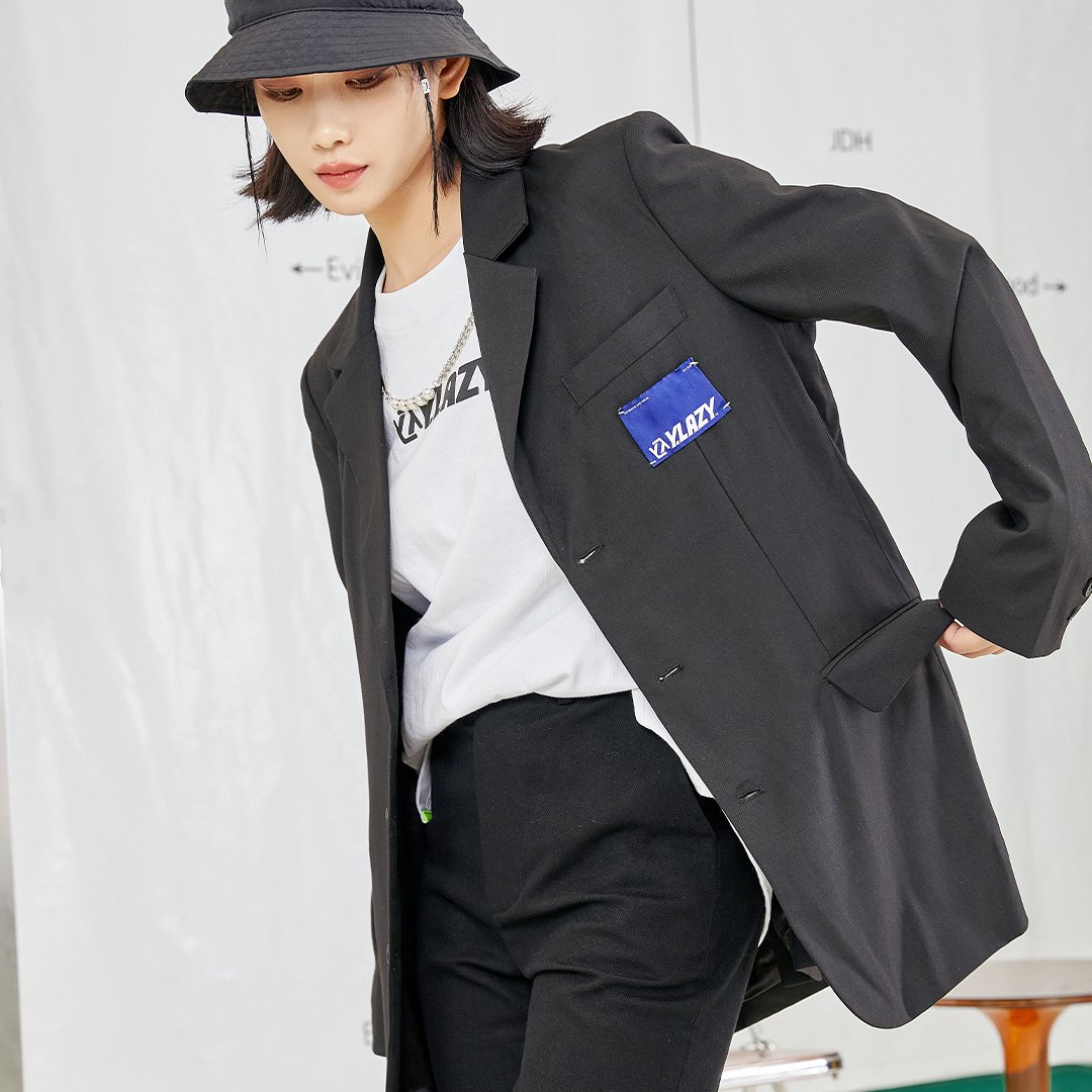 YLazy_Official's tweet photo. Mix and match our Casual Blazer with your many outfits this fall. 🍂

#YLazy #YLazyOOTD #Yubin #于斌 #OOTD #streetwear https://t.co/NSm8FzHFxF