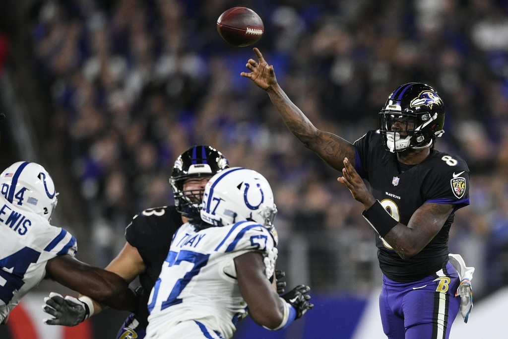 ESPNInsights's tweet photo. There have been 4,017 individual games of 40+ pass attempts in NFL history.  

Lamar Jackson (86.0%) now has the highest completion percentage in any of those games.

H/T @EliasSports https://t.co/u8oSBaJGUH