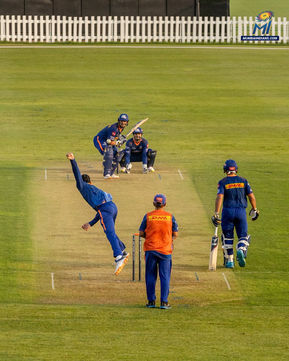 mipaltan's tweet photo. How would you play this ball? 🤔

1⃣ Sweep past square leg 😎
2⃣ Slog it over mid wicket 🔥
3⃣ Step out &amp; hit it over the bowler 💥

#OneFamily #MumbaiIndians #IPL2021 @ishankishan51 https://t.co/ojKmDJ0wY6