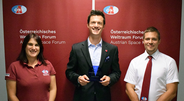 SpaceWatchGL's tweet photo. ÖWF Polar Star Award 2021 goes to OroraTech CEO

 #AustrianSpaceForum #CubeSat #ESA #MOVEIICubeSatproject #Ororatech #TechnicalUniversityofMunich

https://t.co/91qGvn5f2z https://t.co/QWjvxrUTPZ