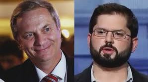 csantander23's tweet photo. En caso de segunda vuelta 
Ud por quien votaría ? 

RT.    José Antonio Kast 
FAV.  Gabriel Boric 

#DebatePresidencial2021 https://t.co/gmiY5u62bz