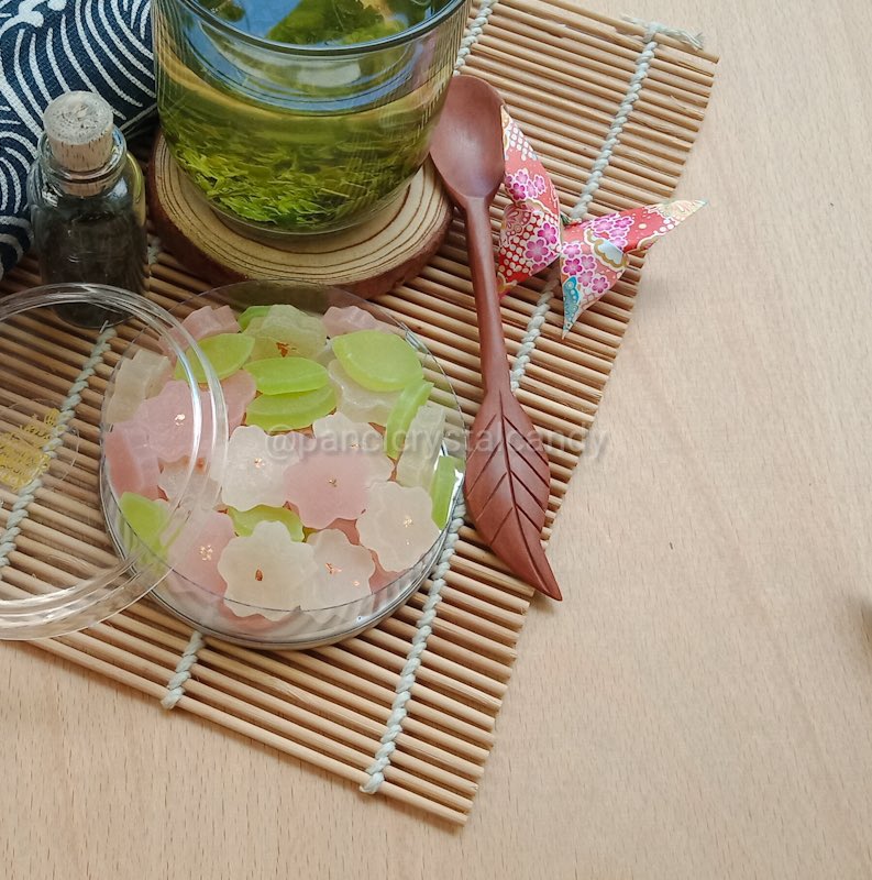 yoongirenic's tweet photo. Bantu jualan sepupu aku yuk! Buat yang tinggalnya di Denpasar, Bali. Per tanggal 12 Oktober 2021, akan ada Special Sale. Permen tradisional Jepang, Kohakutou, dibuat dari agar-agar dan gula, kombinasi renyah dan kenyal jadi satu sambil nyeruput teh. Kalau lewat, bantu RT/Like ya! https://t.co/hEvS8Sf6oo