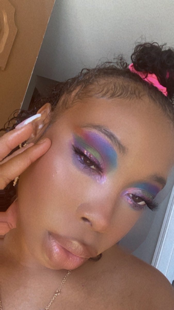 KarimahGood's tweet photo. @ColourPopCo X @Barbie 🌈#KarimahGood #colorfulmakeuo %tremdkng #makeupoftheday #viral #lipgloss #amrezypalette https://t.co/x5bIugJnUo