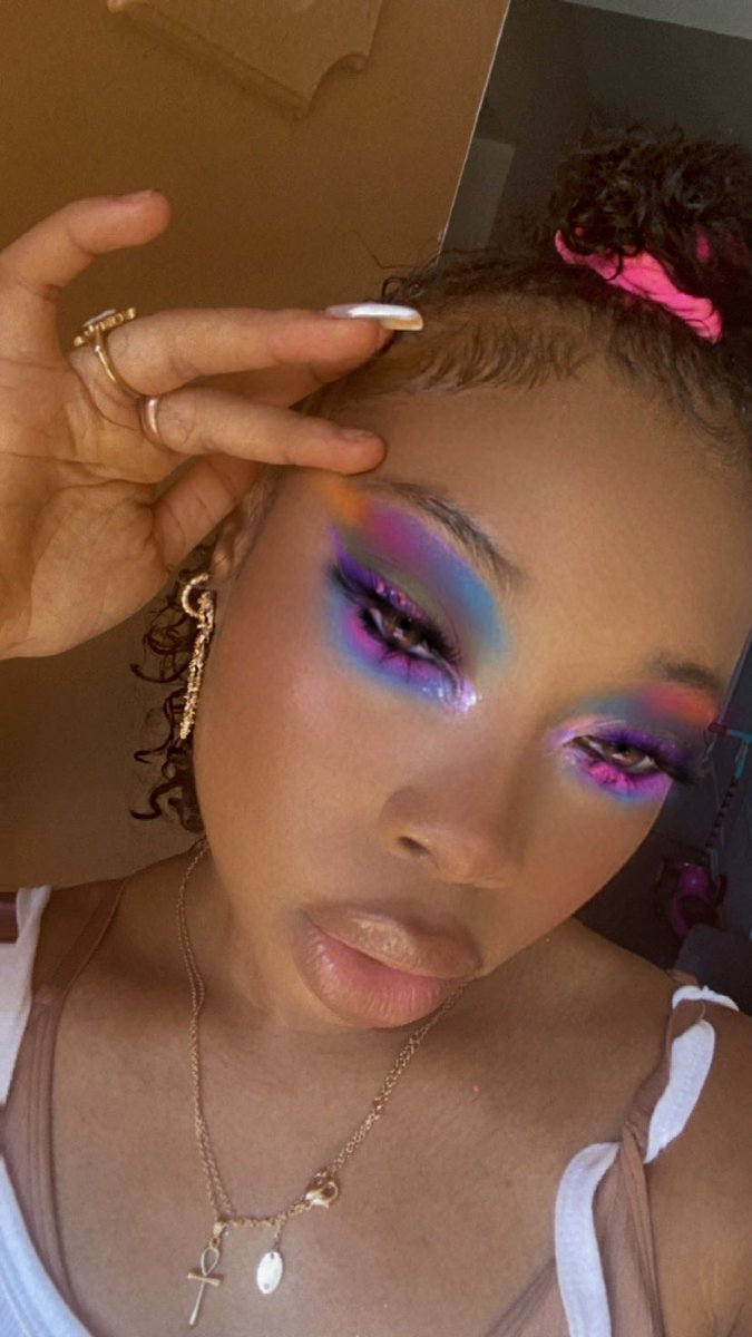 KarimahGood's tweet photo. @ColourPopCo X @Barbie 🌈#KarimahGood #colorfulmakeuo %tremdkng #makeupoftheday #viral #lipgloss #amrezypalette https://t.co/x5bIugJnUo