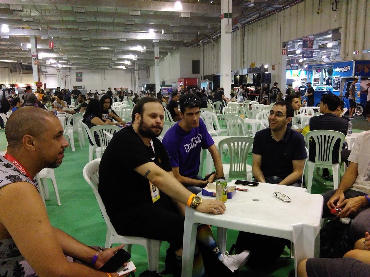 Chora_BR's tweet photo. Em 2017, eu conheci o @Salaefe e o @giganterichard na #bgs2017...
12/10/2017 https://t.co/hqkkt0LWWJ
