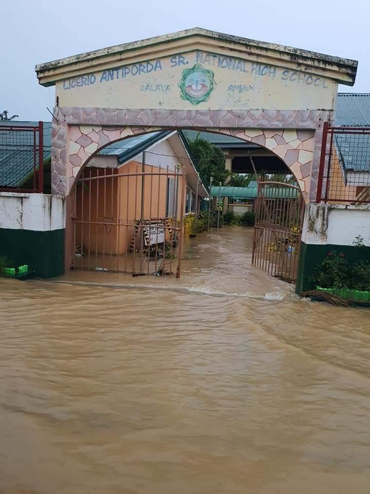 Marjjjxx1's tweet photo. #IlocosNeedsHelp #NorthLuzonNeedsHelp #CagayanValleyNeedsHelp #MaringPh
#RescuePh https://t.co/xl5C4TURQ0