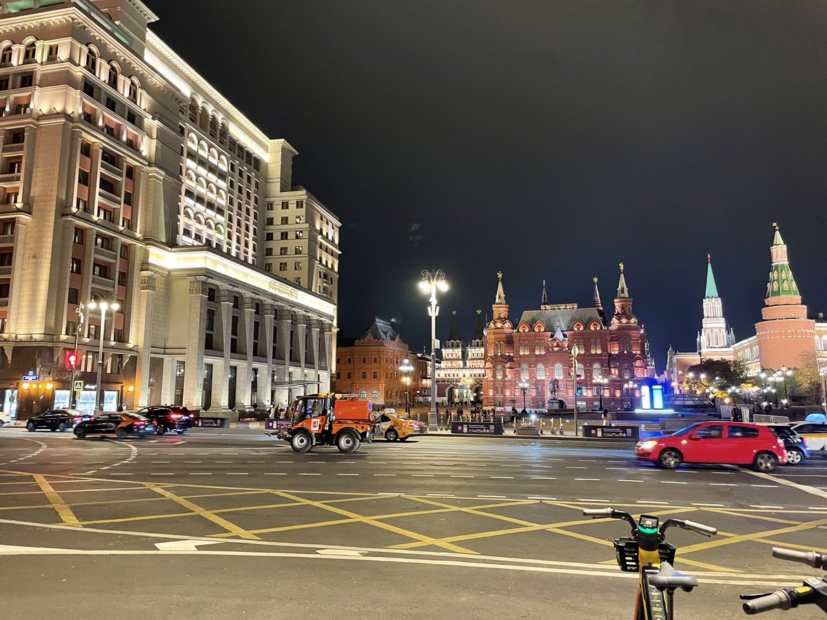 Moscou by Night avec la #teamchoiseul !!!! <a href="/PascalLorot/">Pascal Lorot</a> <a href="/OlivierReynaud/">Olivier Reynaud ◢◣◥ ◢</a> &amp; many more