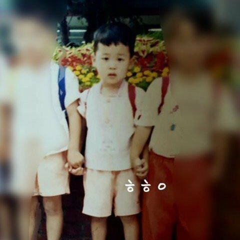 xbtsissevenx's tweet photo. remember when a 5 years old jimin went to the police station just to return 50 cents he found :( https://t.co/Cfsp3LR3QB