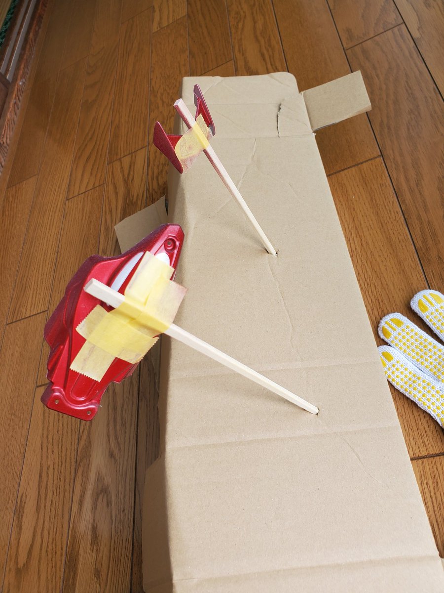 初ミニ四駆塗装、好きな色に塗れるってこんなに感動出来るんだな………かっこいい… 