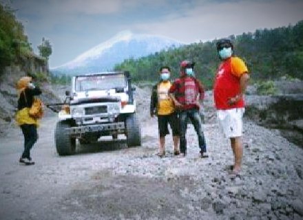 buayadepa's tweet photo. ~Kuratapi jejak yang ditinggalkan sepi. Sampai pada masanya, bukan lagi kenangan yang menyakiti ~
#MerapiAdventure https://t.co/dVMPSCfPxh