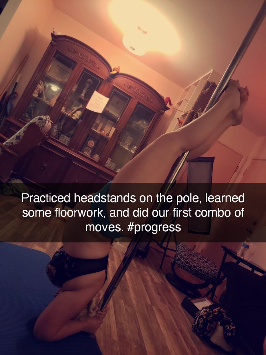 KasdeyaKako's tweet image. #poleclass #poledance #pole #headstand #invert #practice #floorwork #combo #Polefitness