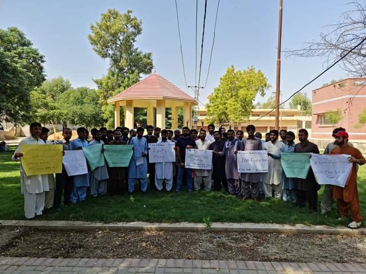 EngrAliAsghar01's tweet photo. Those people who secured 40 marks.. 
@BBhuttoZardari
@MuradAliShahPPP
@sardarshah1
@AkbarLaghari5

#AppointAll40PlusCandidates https://t.co/POddHkRkK2

#AppointAll40PlusCandidates