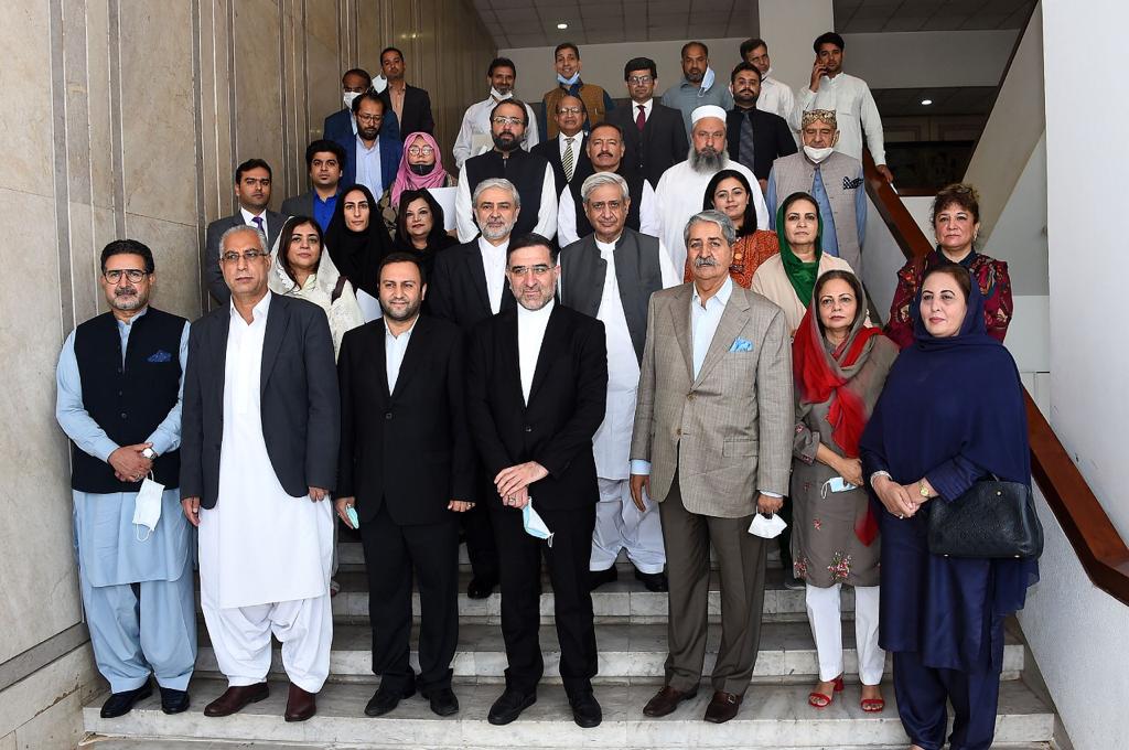 DrNausheenPTI's tweet photo. Visit of #IranianParliamentaryDelegation
Meeting with Pakistan Iran Friendship Group. Discussion on #mutualtrade #borderposts, dealing with terrorism across border n disruption of electricity supply from #Iran to #Balochistan (Gwader,Turbat,Panjgaur,Makran Division). https://t.co/JvIHYMmVn3