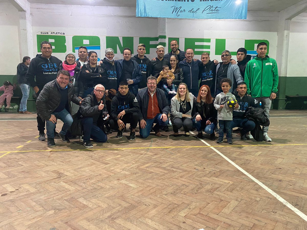 CeciMartinezMDP's tweet photo. Hoy, Club Banfield
Hermoso encuentro militante.
Con este equipo ya salimos a la cancha para que a cada rincón de Gral Pueyrredon llegue nuestra propuesta vecinal.
Queremos contarte porque para nosotros #PrimeroMardelPlata
#EsCorta
#CortaBoleta
@CrearMDPCiudad https://t.co/dbTiIrmLbL