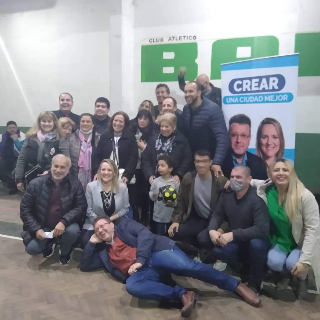 CeciMartinezMDP's tweet photo. Hoy, Club Banfield
Hermoso encuentro militante.
Con este equipo ya salimos a la cancha para que a cada rincón de Gral Pueyrredon llegue nuestra propuesta vecinal.
Queremos contarte porque para nosotros #PrimeroMardelPlata
#EsCorta
#CortaBoleta
@CrearMDPCiudad https://t.co/dbTiIrmLbL