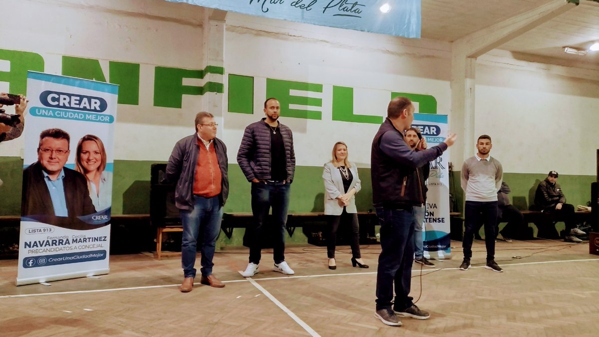 CeciMartinezMDP's tweet photo. Hoy, Club Banfield
Hermoso encuentro militante.
Con este equipo ya salimos a la cancha para que a cada rincón de Gral Pueyrredon llegue nuestra propuesta vecinal.
Queremos contarte porque para nosotros #PrimeroMardelPlata
#EsCorta
#CortaBoleta
@CrearMDPCiudad https://t.co/dbTiIrmLbL