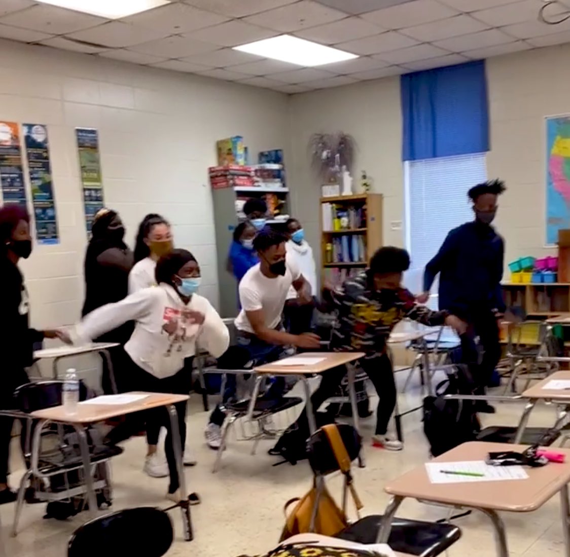 Ms. Paes tweet media