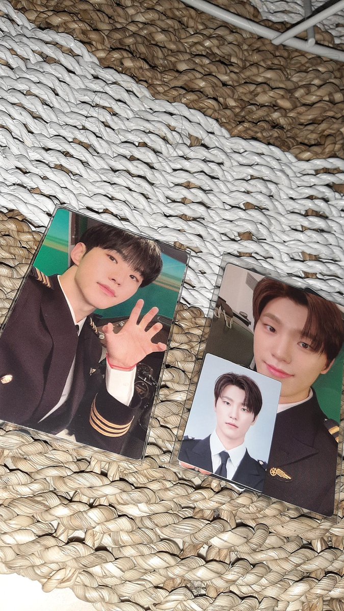 ryuuuuushy's tweet photo. wts want to sell

pc pilot dino + pilot hoshi.
take all 90k

dm untuk condi https://t.co/V9pFXzUh4V