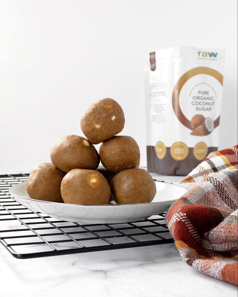 NutritionalRaw's tweet photo. Autumn Cookies Dough Balls

Who thought that white #chocolate would blend this well with #pumpkinspices and pumpkin puree? Well, Jessy from Popote ta vie had this great #recipe idea to share with you, and this is a delightful sweet bite!

https://t.co/im5eGzXZA9 https://t.co/tjxIrrqnro