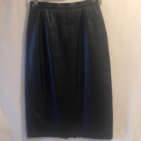 dcg_closetsale's tweet photo. So good I had to share! Check out all the items I'm loving on @Poshmarkapp #poshmark #fashion #style #shopmycloset #bettina #sagharbor #positanopelle: https://t.co/cNryr01v1Q https://t.co/DRdZos16uw