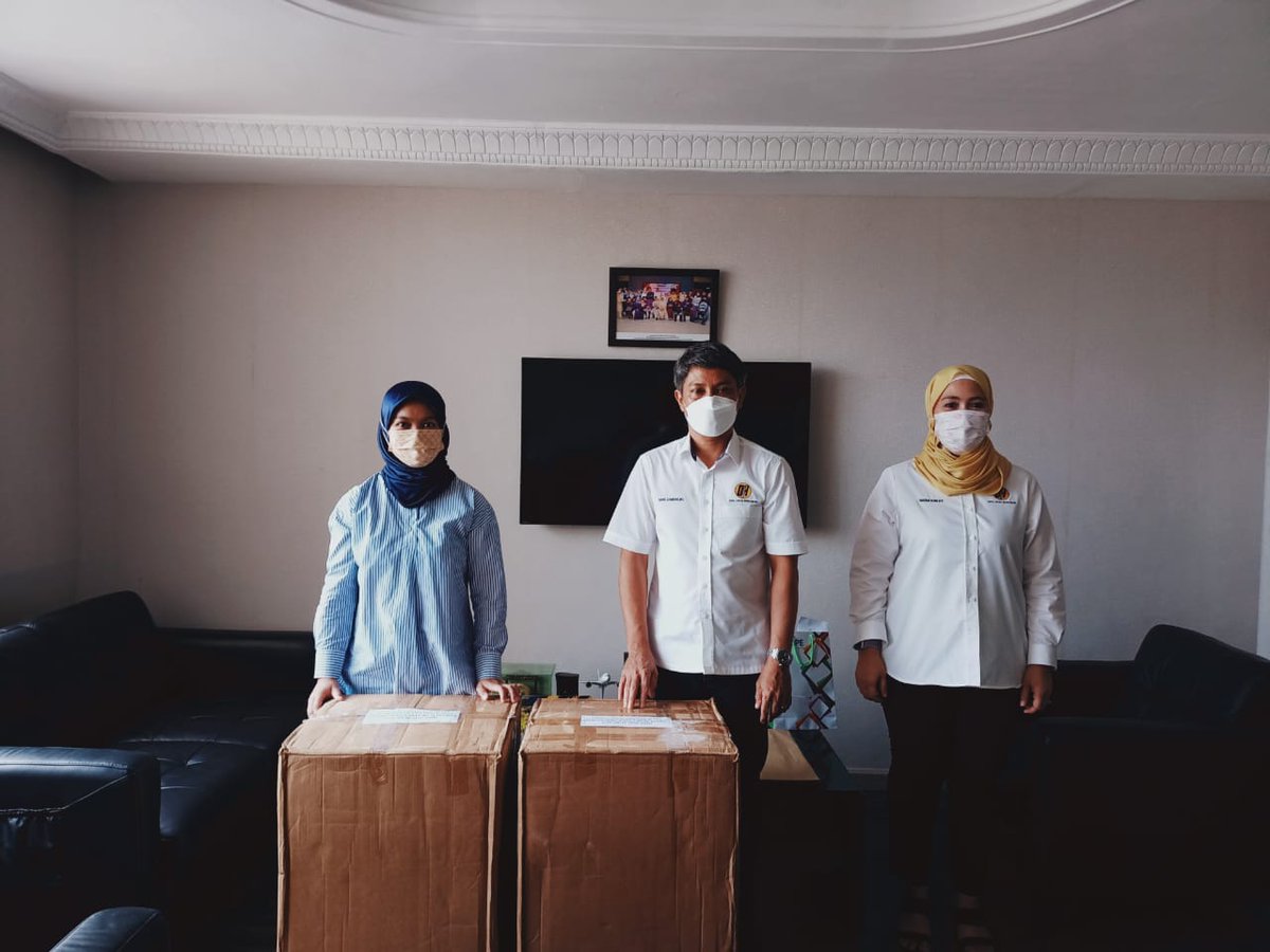 dalhcm's tweet photo. #CSRProgramme
12 Oktober 2021, Kuching - Penyerahan sumbangan peralatan perubatan, 2 Unit Oxygen Concentrator di Pejabat YB Fazzrudin Abdul Rahman, ADUN N6 Tupong untuk kegunaan pesakit COVID19 drpd pihak pengurusan DHSB.
Semoga bermanfaat kepada semua pesakit.
@ProtascoMaint https://t.co/UhIb0xBM7x