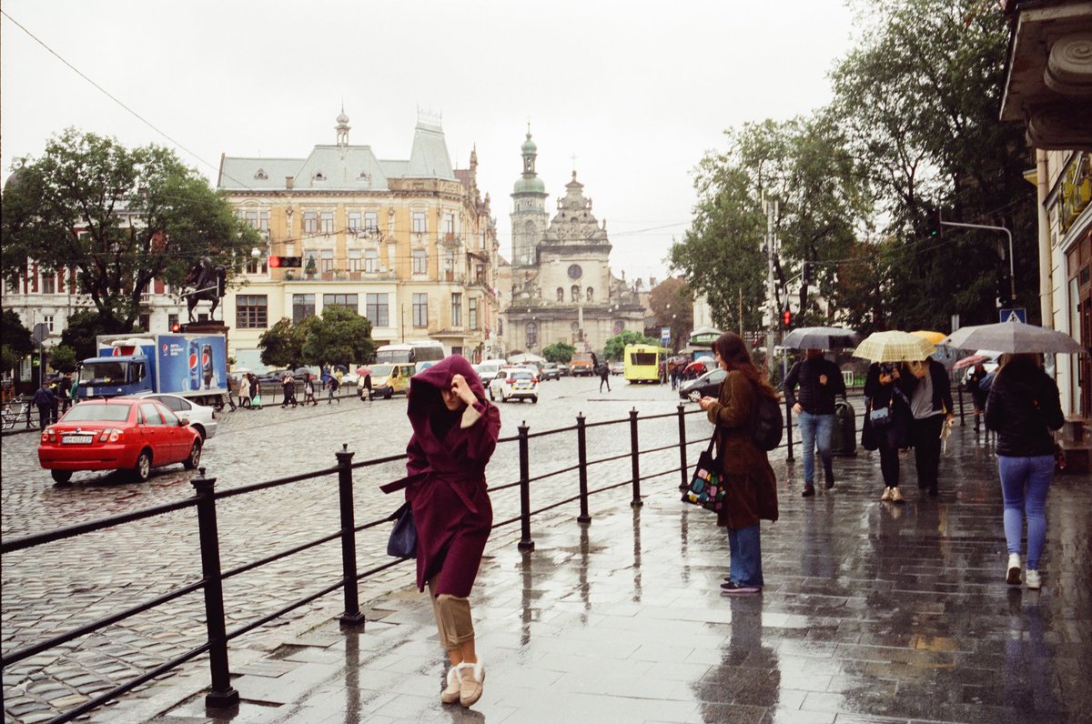 Oleksa_l_l_l's tweet photo. Lots of red is one of pros of Lviv. I even didn't try to find it. Just released shooter from time to time
#hexaraf #Lviv #streetphotography #kodak https://t.co/Pm5w1bvp8A