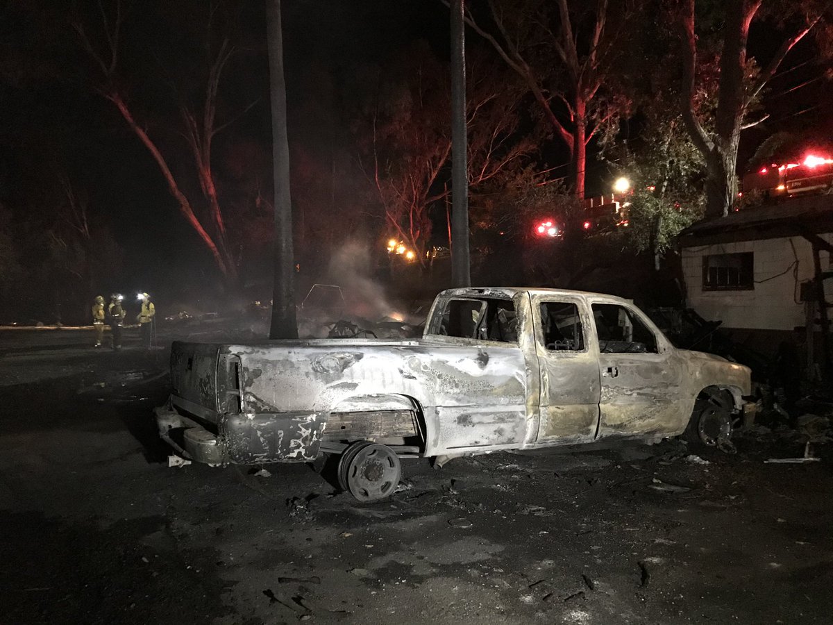 Van_Tieu's tweet photo. Devestating. At least 30 homes destroyed at the Rancho Marina RV park off Brannan Island Road in Sac County. River Delta Fire District says roughly 25 more homes threatened as fire is 30% contained. Winds continue to hamper fire fighting efforts. It’ll be a long night. @ABC10 https://t.co/45H0RtWKqo