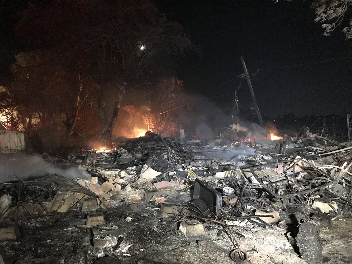 Van_Tieu's tweet photo. Devestating. At least 30 homes destroyed at the Rancho Marina RV park off Brannan Island Road in Sac County. River Delta Fire District says roughly 25 more homes threatened as fire is 30% contained. Winds continue to hamper fire fighting efforts. It’ll be a long night. @ABC10 https://t.co/45H0RtWKqo