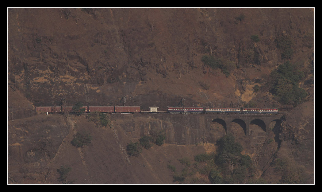 trains_are_best's tweet photo. .. Here are two nice pictures I found on the internet.
#AlignmentSurveys #AlignmentMethodology #GeologicalSurvey #Kashmir_rail_link https://t.co/oNfZSAybH3