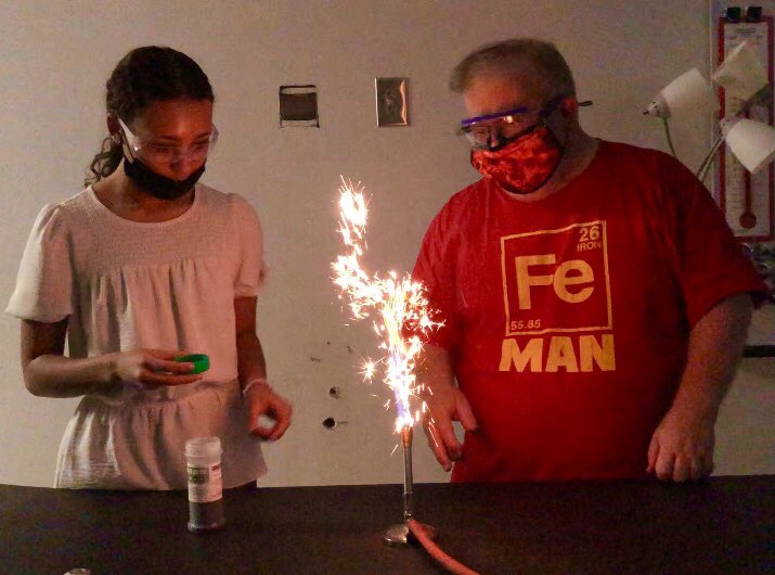 JeffOShields2's tweet photo. #ScienceDemos #Ironfilings #ScienceIsCool #SCIENCE π₯π₯π₯π₯π₯π₯π₯π₯π₯π₯π₯π¦ https://t.co/NF5a5xA6eD